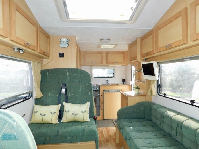 Elddis Firestorm 300 Peugeot 2.2 Hdi Barrons Special Edition 5 BERTH with 4 x 3 point SEAT BELTS. Only 47,600 miles.  £20,999 - Image 9
