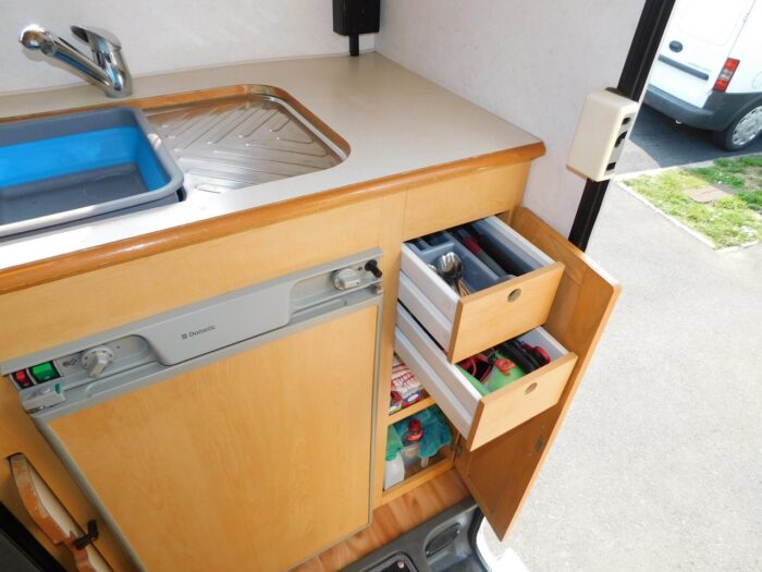 Elddis Firestorm 300 Peugeot 2.2 Hdi Barrons Special Edition 5 BERTH with 4 x 3 point SEAT BELTS. Only 47,600 miles.  £20,999 - Image 3