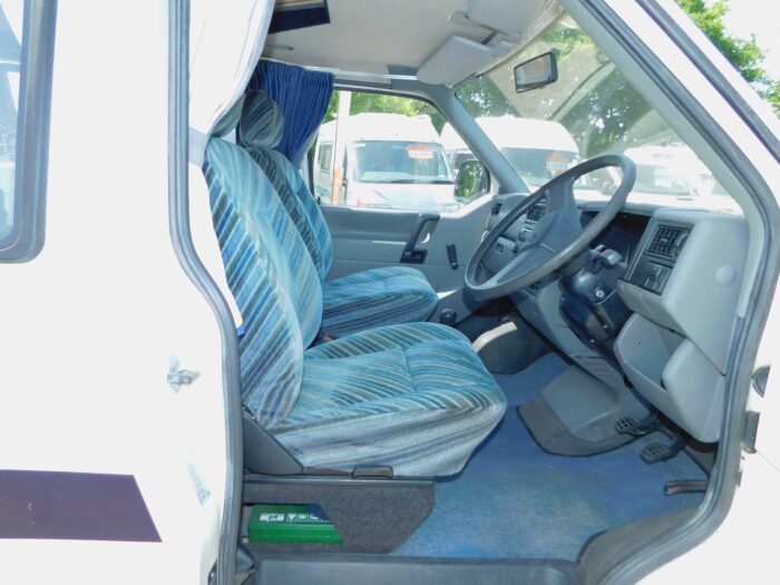 VW 2.0 Petrol Holdsworth Villa 2 Plus 2 Berth Campervan £12,999 - Image 14