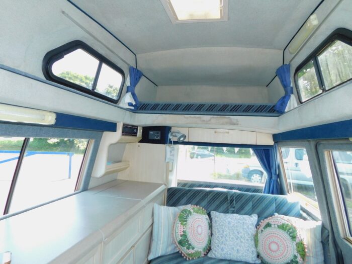 VW 2.0 Petrol Holdsworth Villa 2 Plus 2 Berth Campervan £12,999 - Image 9