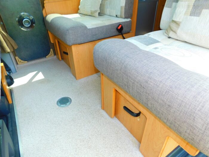 Hillside Leisure Cromford VW 2.0 Tdi 140 Bhp Highline with the Dsg AUTOMATIC Transmission. Award Winning Luxury Campervan with Rear Washroom with Flushing TOILET. 2014. £39,999 - Image 20
