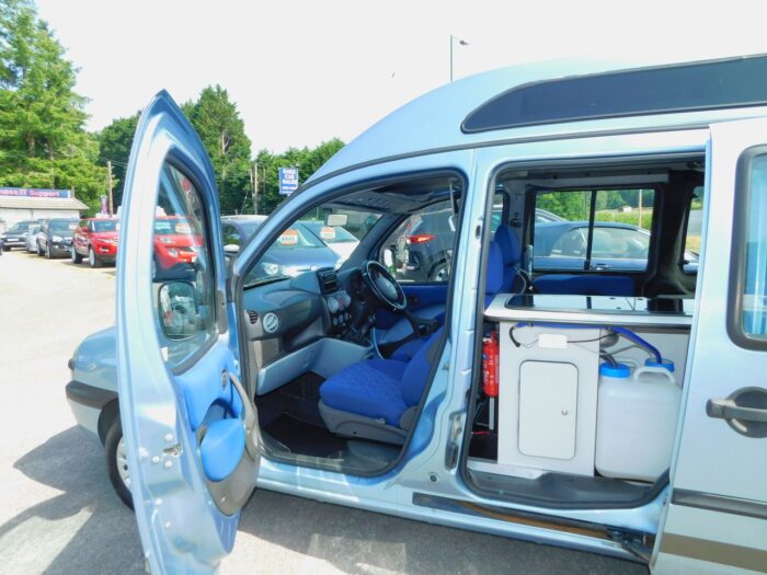Fiat Doblo Dynamic 1.9 jtd CAMPERVAN by Classic Campers with 4 SEATBELTS and AIR CONDITIONING. £11,999 - Image 5