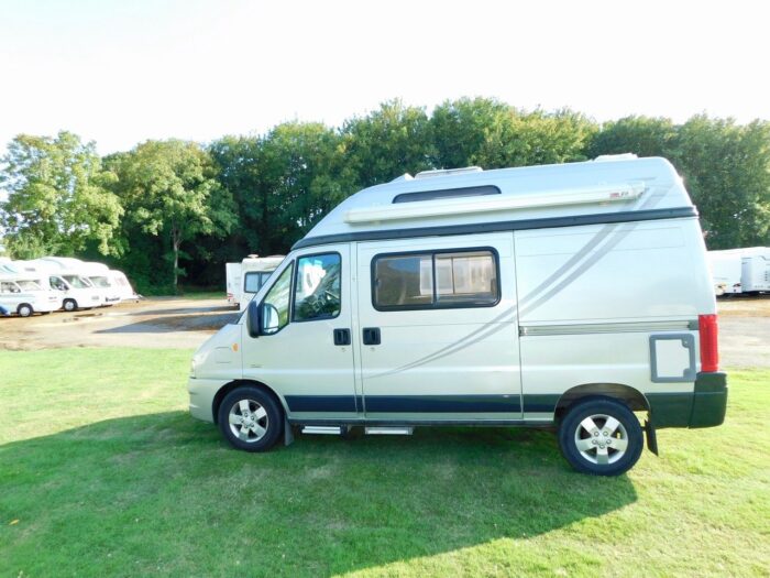 Auto-Sleeper DORSET Peugeot 2.0 HDI Luxury 4 Berth (2 Plus 2) model. Only 5.2m Long, 2.02m Wide. 2 x Electric Steps. 2003 £19,999 - Image 31