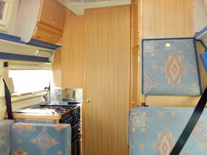 Auto-Sleeper DORSET Peugeot 2.0 HDI Luxury 4 Berth (2 Plus 2) model. Only 5.2m Long, 2.02m Wide. 2 x Electric Steps. 2003 £19,999 - Image 11