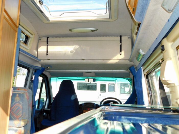 Auto-Sleeper DORSET Peugeot 2.0 HDI Luxury 4 Berth (2 Plus 2) model. Only 5.2m Long, 2.02m Wide. 2 x Electric Steps. 2003 £19,999 - Image 10