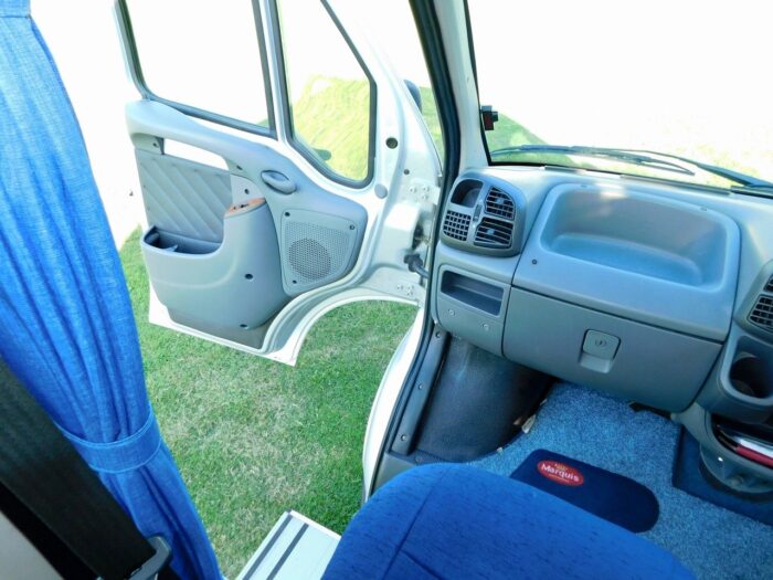 Auto-Sleeper DORSET Peugeot 2.0 HDI Luxury 4 Berth (2 Plus 2) model. Only 5.2m Long, 2.02m Wide. 2 x Electric Steps. 2003 £19,999 - Image 3