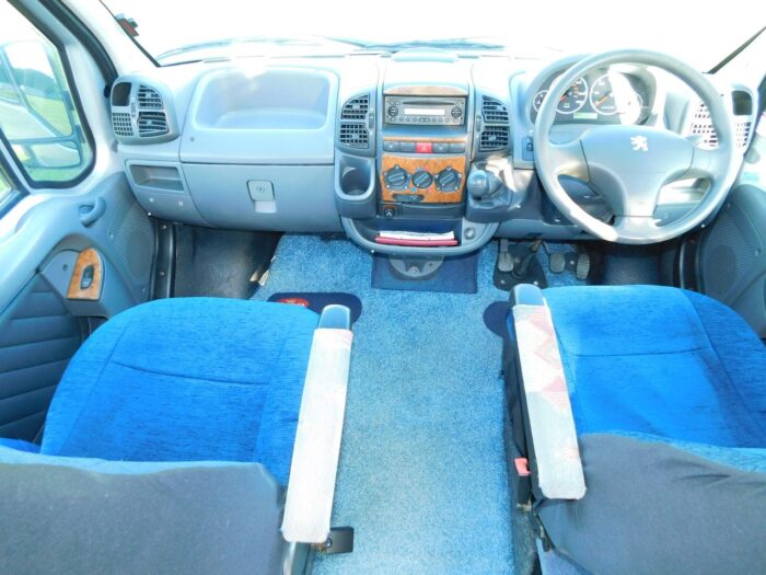 Auto-Sleeper DORSET Peugeot 2.0 HDI Luxury 4 Berth (2 Plus 2) model. Only 5.2m Long, 2.02m Wide. 2 x Electric Steps. 2003 £19,999 - Image 2