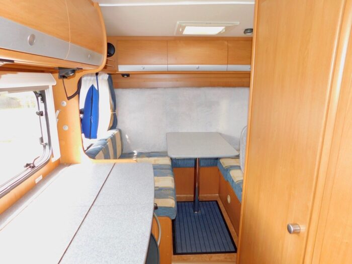 Dethleffs Globebus Fiat 2.3 Jtd Luxury 4 Berth. Rear LOUNGE and 5 Seatbelts. £32,999 - Image 3