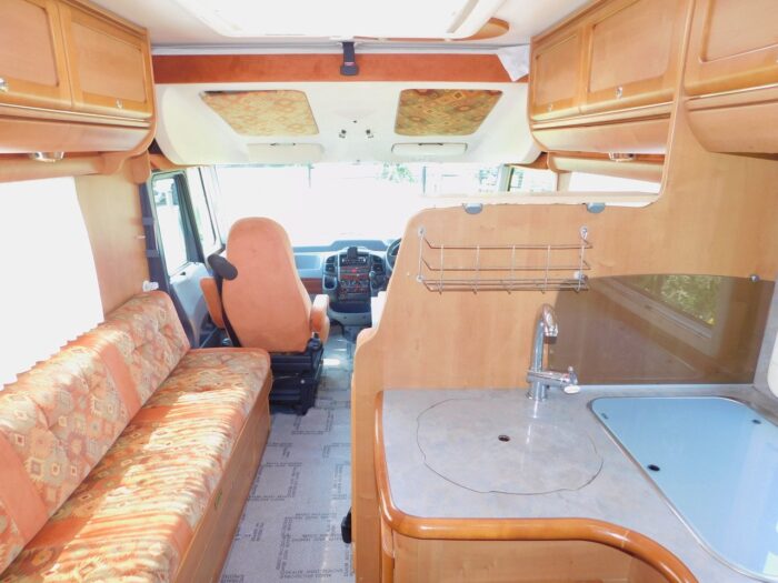 Rapido 927F Luxury 4 Berth Motorhome with 4 x Seat Belts. Fiat 2.8 Hdi with Spacious Lounge and 2 x Double Beds. Only 5.99m Long. £32,000 - Image 27
