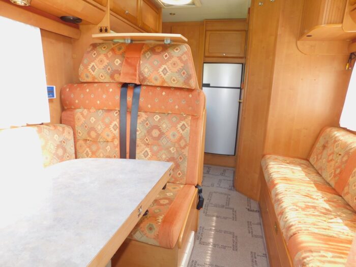 Rapido 927F Luxury 4 Berth Motorhome with 4 x Seat Belts. Fiat 2.8 Hdi with Spacious Lounge and 2 x Double Beds. Only 5.99m Long. £32,000 - Image 23