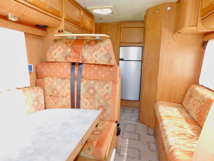 Rapido 927F Luxury 4 Berth Motorhome with 4 x Seat Belts. Fiat 2.8 Hdi with Spacious Lounge and 2 x Double Beds. Only 5.99m Long. £32,000 - Image 22