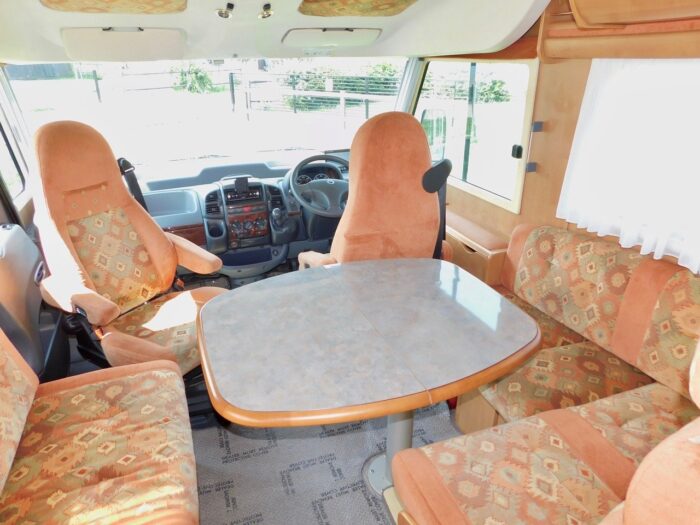Rapido 927F Luxury 4 Berth Motorhome with 4 x Seat Belts. Fiat 2.8 Hdi with Spacious Lounge and 2 x Double Beds. Only 5.99m Long. £32,000 - Image 12