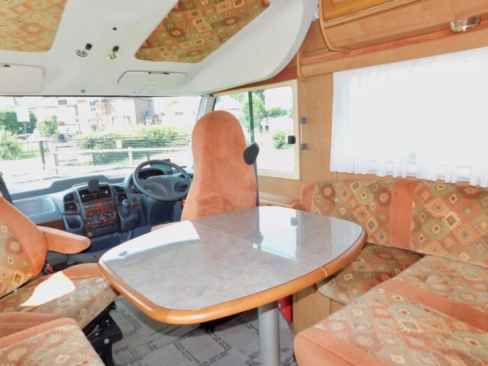 Rapido 927F Luxury 4 Berth Motorhome with 4 x Seat Belts. Fiat 2.8 Hdi with Spacious Lounge and 2 x Double Beds. Only 5.99m Long. £32,000 - Image 11