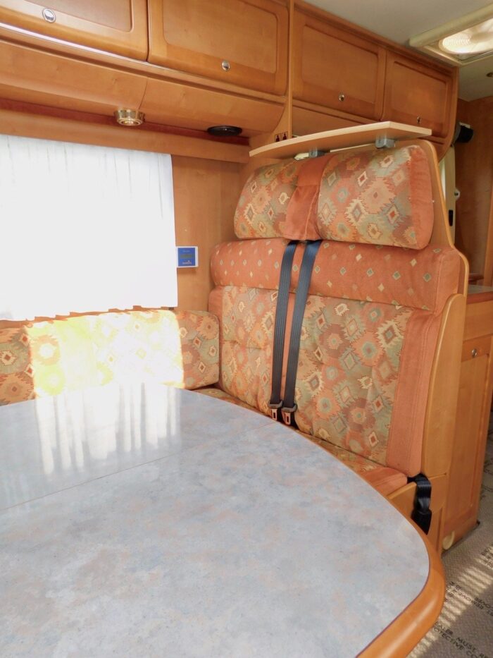 Rapido 927F Luxury 4 Berth Motorhome with 4 x Seat Belts. Fiat 2.8 Hdi with Spacious Lounge and 2 x Double Beds. Only 5.99m Long. £32,000 - Image 10