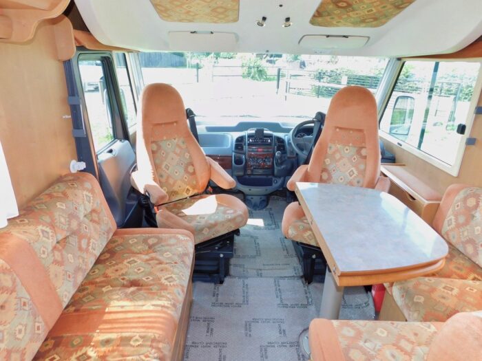 Rapido 927F Luxury 4 Berth Motorhome with 4 x Seat Belts. Fiat 2.8 Hdi with Spacious Lounge and 2 x Double Beds. Only 5.99m Long. £32,000 - Image 9