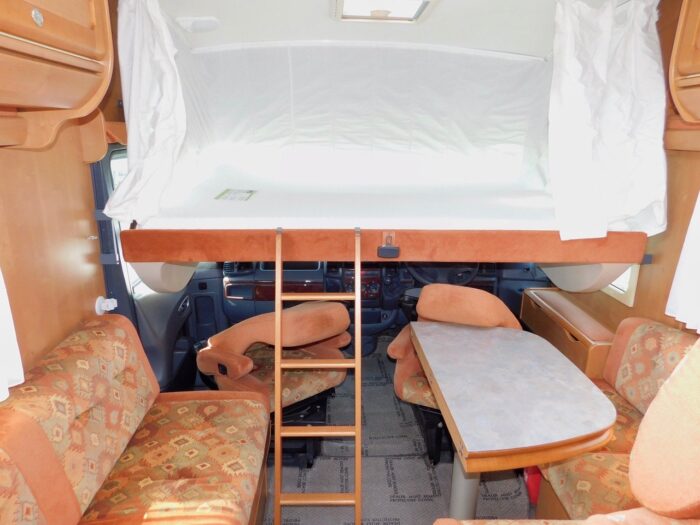 Rapido 927F Luxury 4 Berth Motorhome with 4 x Seat Belts. Fiat 2.8 Hdi with Spacious Lounge and 2 x Double Beds. Only 5.99m Long. £32,000 - Image 8