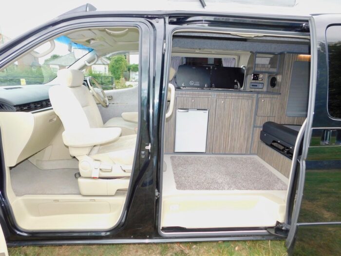 Nissan Elgrand Highway Star 2.5 Petrol AUTOMATIC Switchable from 2 wd to 4 wd. 2 Plus 2 Berth by Free Spirit Campervans £23,999 - Image 15