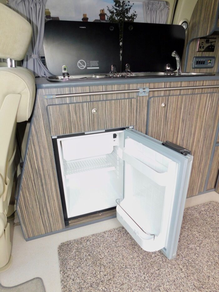 Nissan Elgrand Highway Star 2.5 Petrol AUTOMATIC Switchable from 2 wd to 4 wd. 2 Plus 2 Berth by Free Spirit Campervans £23,999 - Image 14