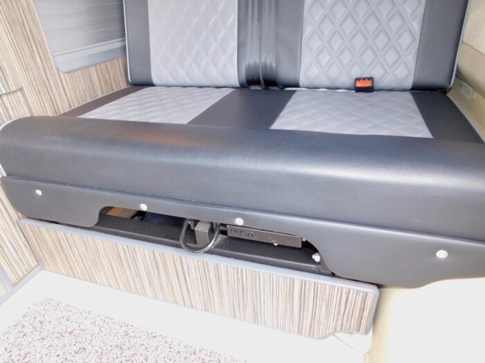 Nissan Elgrand Highway Star 2.5 Petrol AUTOMATIC Switchable from 2 wd to 4 wd. 2 Plus 2 Berth by Free Spirit Campervans £23,999 - Image 13