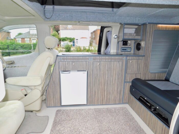 Nissan Elgrand Highway Star 2.5 Petrol AUTOMATIC Switchable from 2 wd to 4 wd. 2 Plus 2 Berth by Free Spirit Campervans £23,999 - Image 11