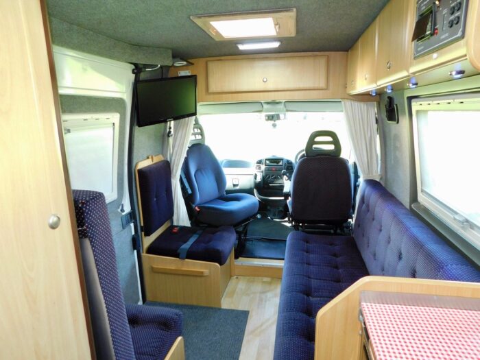 2003 WILDAX CONSTELLATION 2.2 HDI MANUAL Gearbox. 2 BERTH Campervan . 5.99m  £20,999 - Image 2