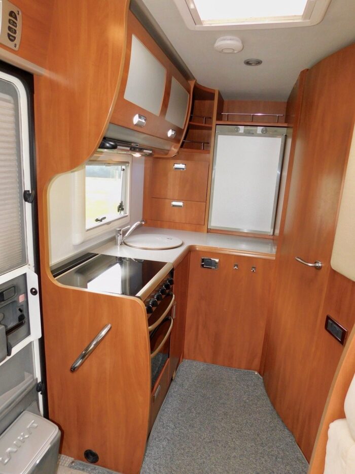 Laika Rexosline 680 LHD with Automatic Gearbox 5 Berth with 4 x Seat Belts. Late 2008 with only 71,000 miles from New with FSH.. £36,999 - Image 24