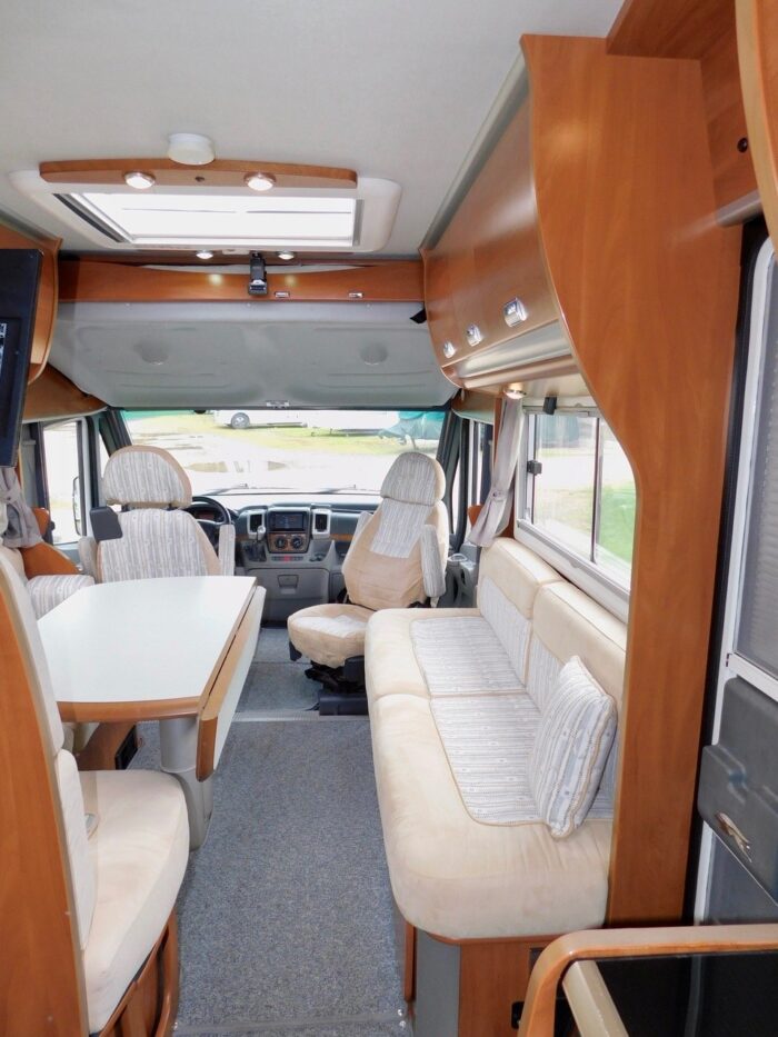 Laika Rexosline 680 LHD with Automatic Gearbox 5 Berth with 4 x Seat Belts. Late 2008 with only 71,000 miles from New with FSH.. £36,999 - Image 11
