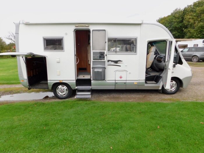 Laika Rexosline 680 LHD with Automatic Gearbox 5 Berth with 4 x Seat Belts. Late 2008 with only 71,000 miles from New with FSH.. £36,999 - Image 6