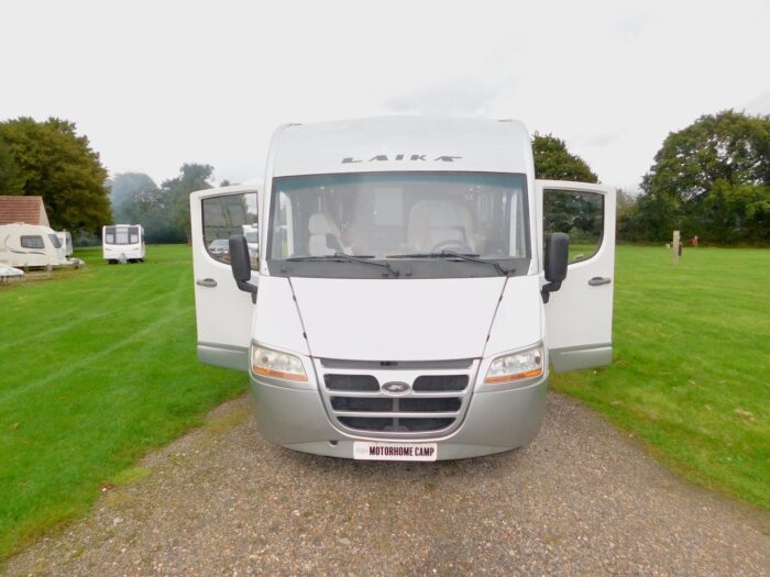Laika Rexosline 680 LHD with Automatic Gearbox 5 Berth with 4 x Seat Belts. Late 2008 with only 71,000 miles from New with FSH.. £36,999 - Image 2