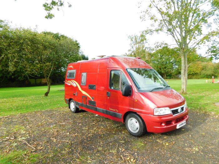 IH Savannah Tio R Luxury 2 Berth Campervan with U Shape REAR LOUNGE. Fiat 2.8 Jtd with Only 60,000 miles from NEW. Only 5.6m Long £24,999