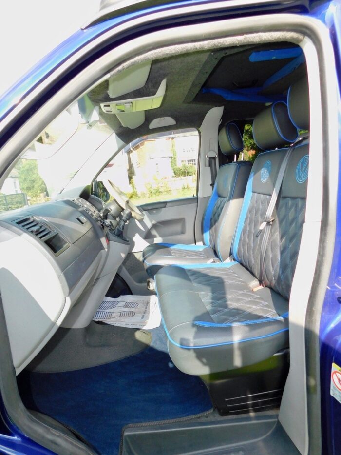 2006 VW T5 Transporter with a T6 front end conversion and rear tailgate. £18,999 - Image 21
