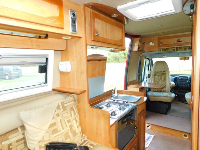 IH Savannah Tio R Luxury 2 Berth Campervan with U Shape REAR LOUNGE. Fiat 2.8 Jtd with Only 60,000 miles from NEW. Only 5.6m Long £24,999 - Image 10