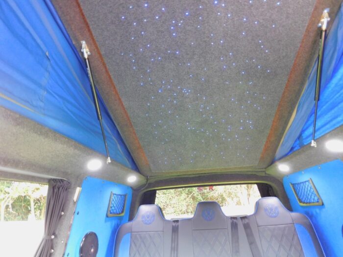 2006 VW T5 Transporter with a T6 front end conversion and rear tailgate. £18,999 - Image 8