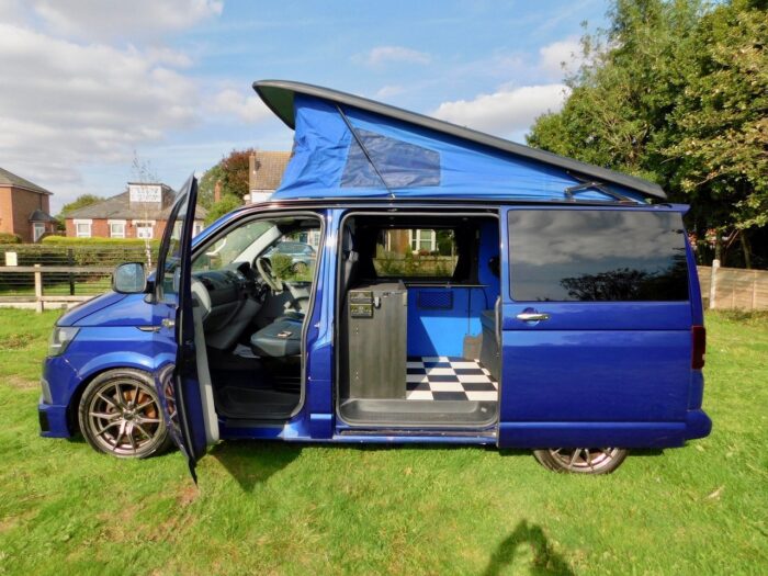 2006 VW T5 Transporter with a T6 front end conversion and rear tailgate. £18,999 - Image 5