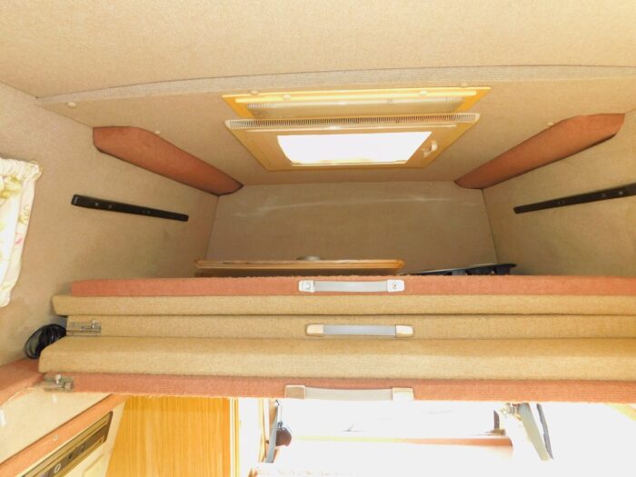 Auto-Sleeper Trident VW T4 2.4d 2 Plus 2 Berth Campervan 1994 with Low Mileage and Power Assisted Steering.  £10,999 Ideal Project - Image 13