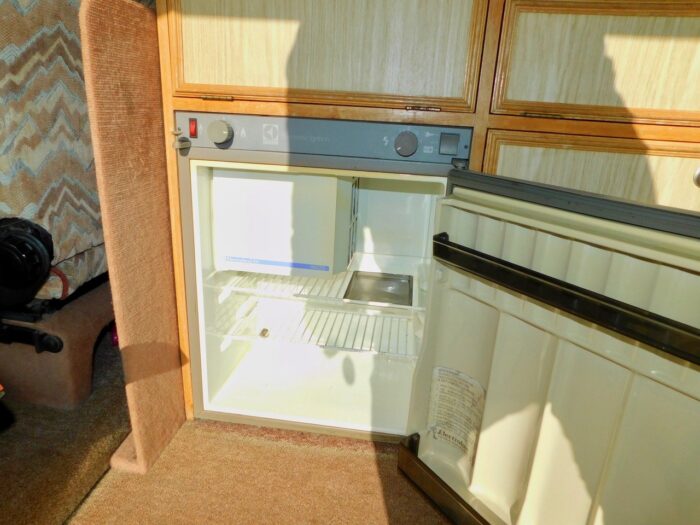Auto-Sleeper Trident VW T4 2.4d 2 Plus 2 Berth Campervan 1994 with Low Mileage and Power Assisted Steering.  £10,999 Ideal Project - Image 7