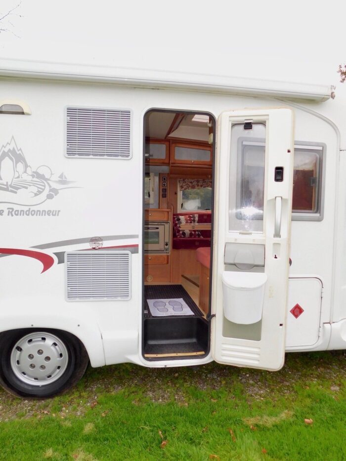 RAPIDO 786F Fiat 2.8 Jtd 4 Berth with Fixed Rear French DOUBLE Corner BED. Only 60,000 miles from New. £24,999 - Image 23