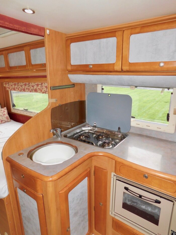 RAPIDO 786F Fiat 2.8 Jtd 4 Berth with Fixed Rear French DOUBLE Corner BED. Only 60,000 miles from New. £24,999 - Image 22