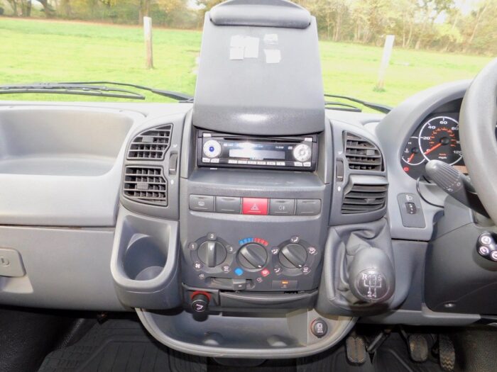 RAPIDO 786F Fiat 2.8 Jtd 4 Berth with Fixed Rear French DOUBLE Corner BED. Only 60,000 miles from New. £24,999 - Image 18