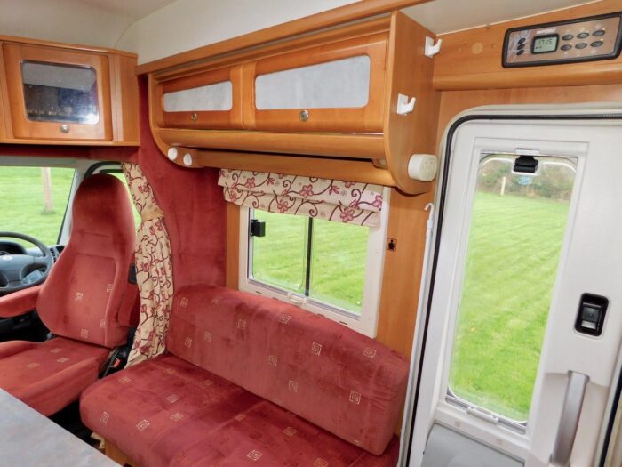 RAPIDO 786F Fiat 2.8 Jtd 4 Berth with Fixed Rear French DOUBLE Corner BED. Only 60,000 miles from New. £24,999 - Image 10