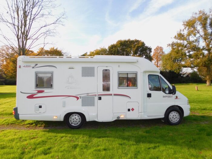 RAPIDO 786F Fiat 2.8 Jtd 4 Berth with Fixed Rear French DOUBLE Corner BED. Only 60,000 miles from New. £24,999 - Image 4
