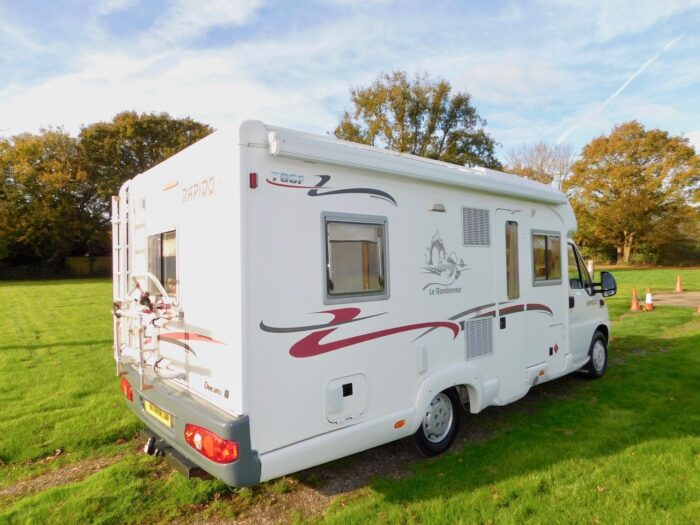 RAPIDO 786F Fiat 2.8 Jtd 4 Berth with Fixed Rear French DOUBLE Corner BED. Only 60,000 miles from New. £24,999 - Image 3