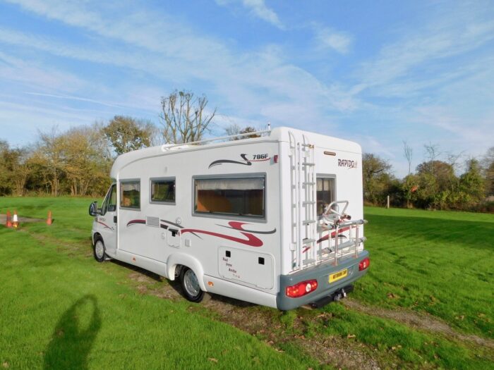 RAPIDO 786F Fiat 2.8 Jtd 4 Berth with Fixed Rear French DOUBLE Corner BED. Only 60,000 miles from New. £24,999 - Image 2
