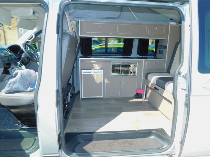 VW T5 SWB TRENDLINE AC EXPEDITION CAMPERS MONTE CARLO 2.0 L 2 Plus 2 Berth with Air Conditioning and Grill, Plus Rear Central Heating..£32,995 - Image 9