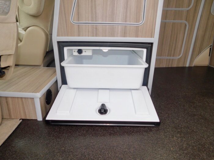 Toyota Alphard AUTOMATIC Petrol 2 Plus 2 Pop Top Campervan,  5 x 3 Point Seat Belts,  Extra Wide BED £22,999 - Image 14
