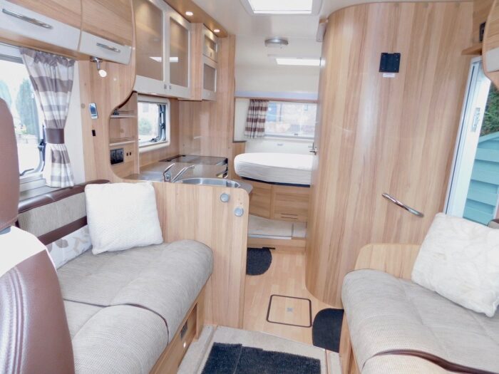2016 Bailey Approach Autograph 730 Peugeot 2.2 HDi L3 Euro 5 (130 ps) Luxury  4 Berth Bed Motorhome with Island bed £44,999 - Image 26