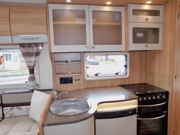 2016 Bailey Approach Autograph 730 Peugeot 2.2 HDi L3 Euro 5 (130 ps) Luxury  4 Berth Bed Motorhome with Island bed £44,999 - Image 22
