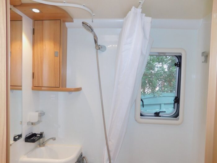 2016 Bailey Approach Autograph 730 Peugeot 2.2 HDi L3 Euro 5 (130 ps) Luxury  4 Berth Bed Motorhome with Island bed £44,999 - Image 21