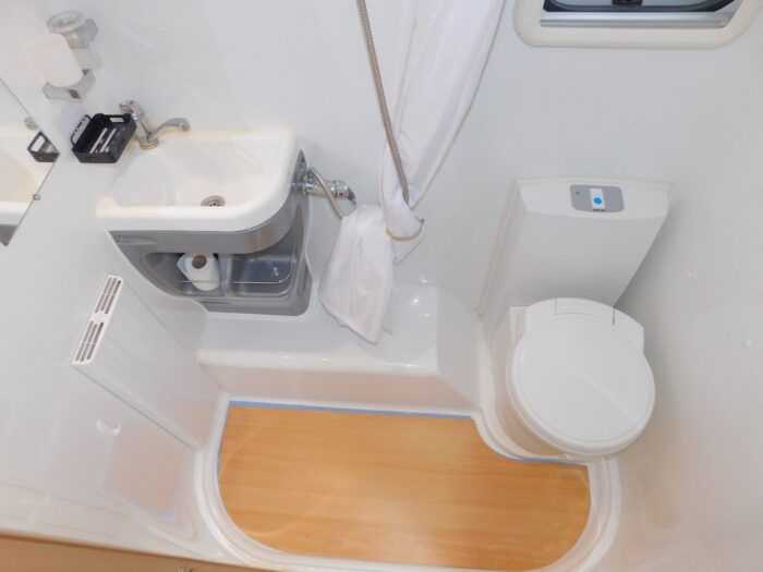 2016 Bailey Approach Autograph 730 Peugeot 2.2 HDi L3 Euro 5 (130 ps) Luxury  4 Berth Bed Motorhome with Island bed £44,999 - Image 20