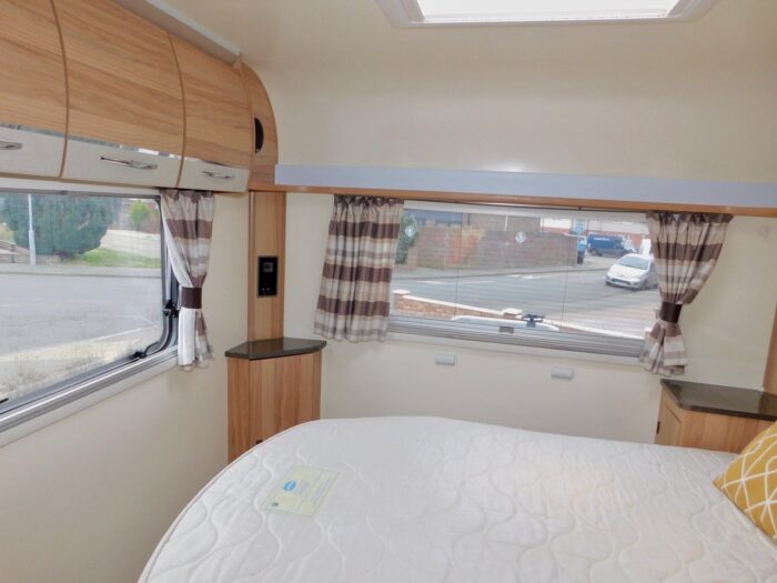 2016 Bailey Approach Autograph 730 Peugeot 2.2 HDi L3 Euro 5 (130 ps) Luxury  4 Berth Bed Motorhome with Island bed £44,999 - Image 13